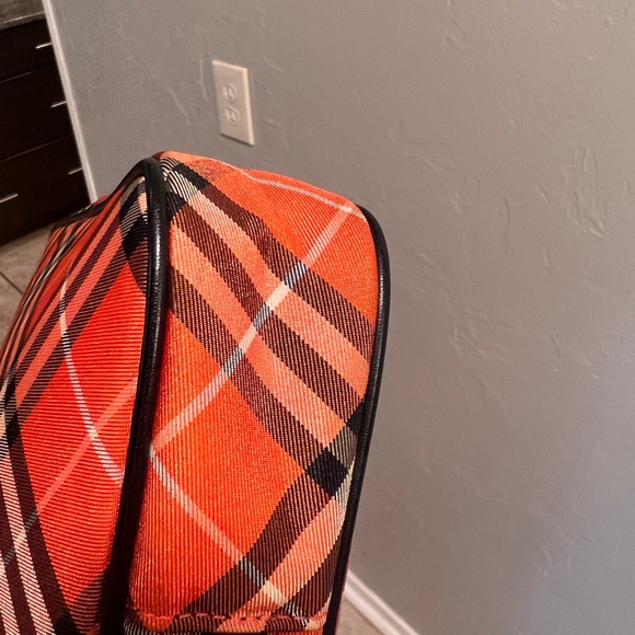 Pre-Loved Authentic Burberry Pochette - Picture 7 of 8